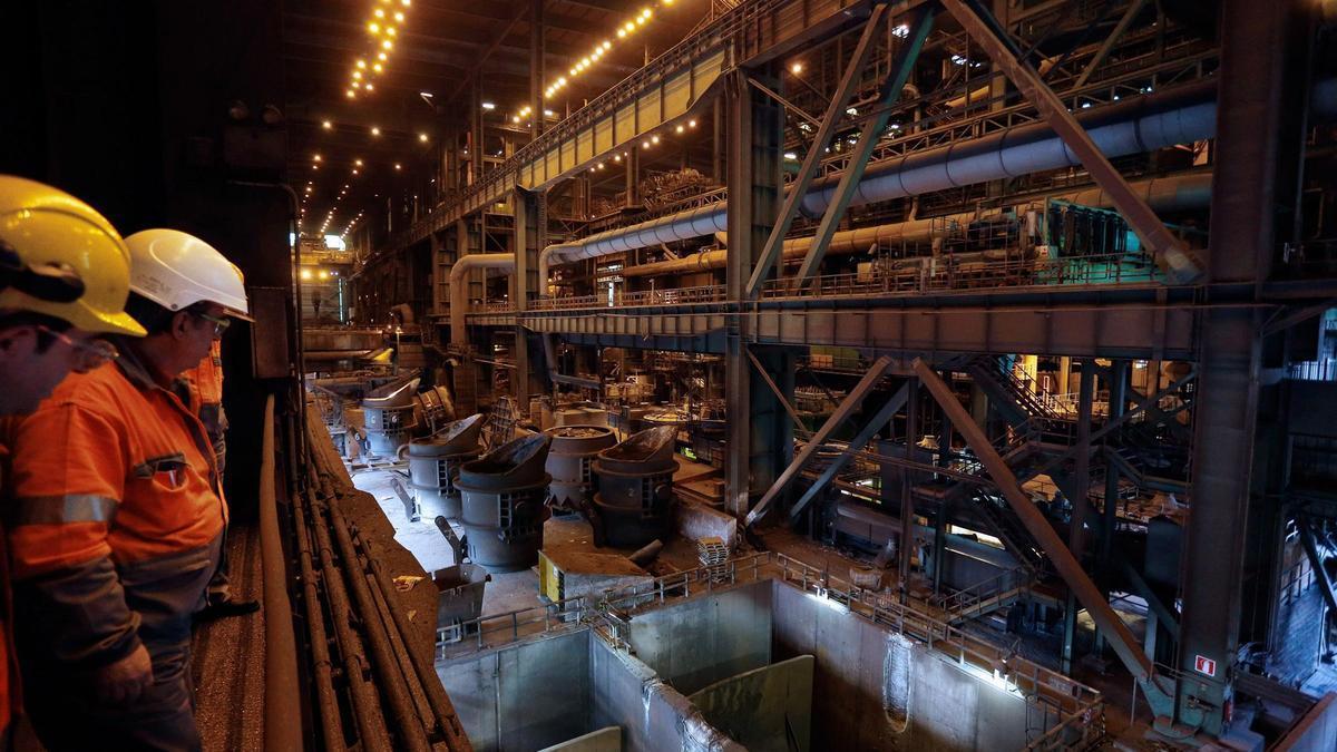 Interior de la acería de ArcelorMittal en Avilés.