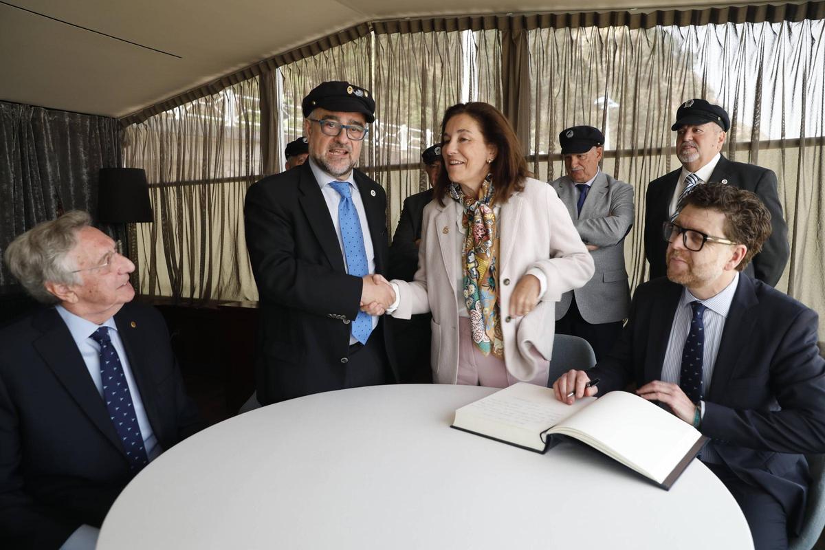 EN IMÁGENES: Así ha sido la entreda de la "Llámpara natural" a la empresa Alvargonzález Ership