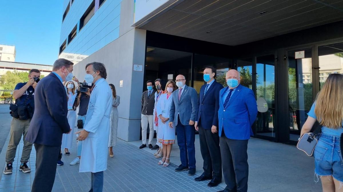 Llegada del ministro Luis Planas al Imibic en Córdoba.