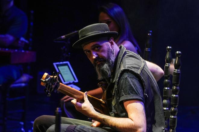 'Eléctrica Jondura' y música de raíz emocionan en el Festival de la Guitarra