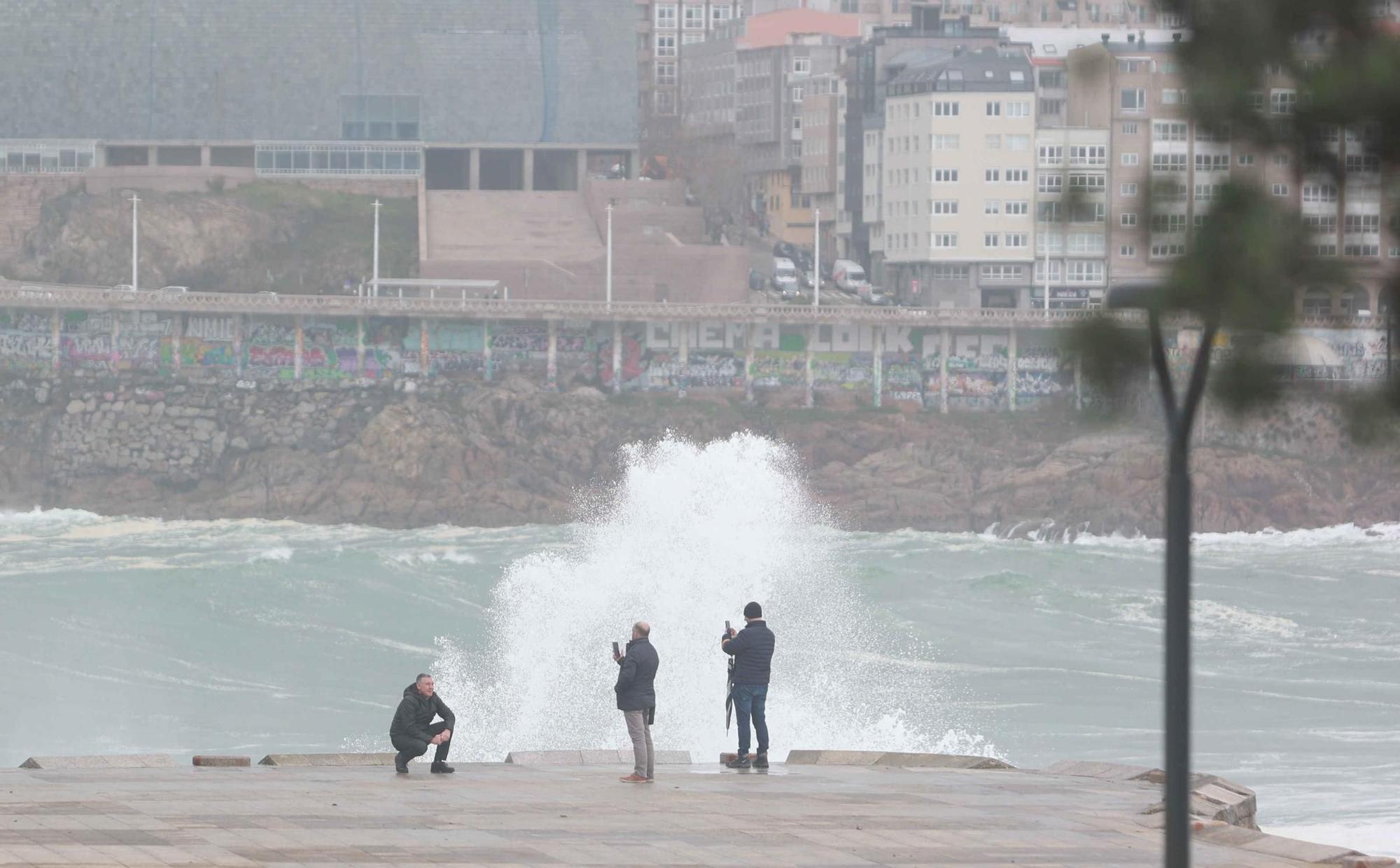 Olas de hasta 8 metros de altura en el litoral coruñés