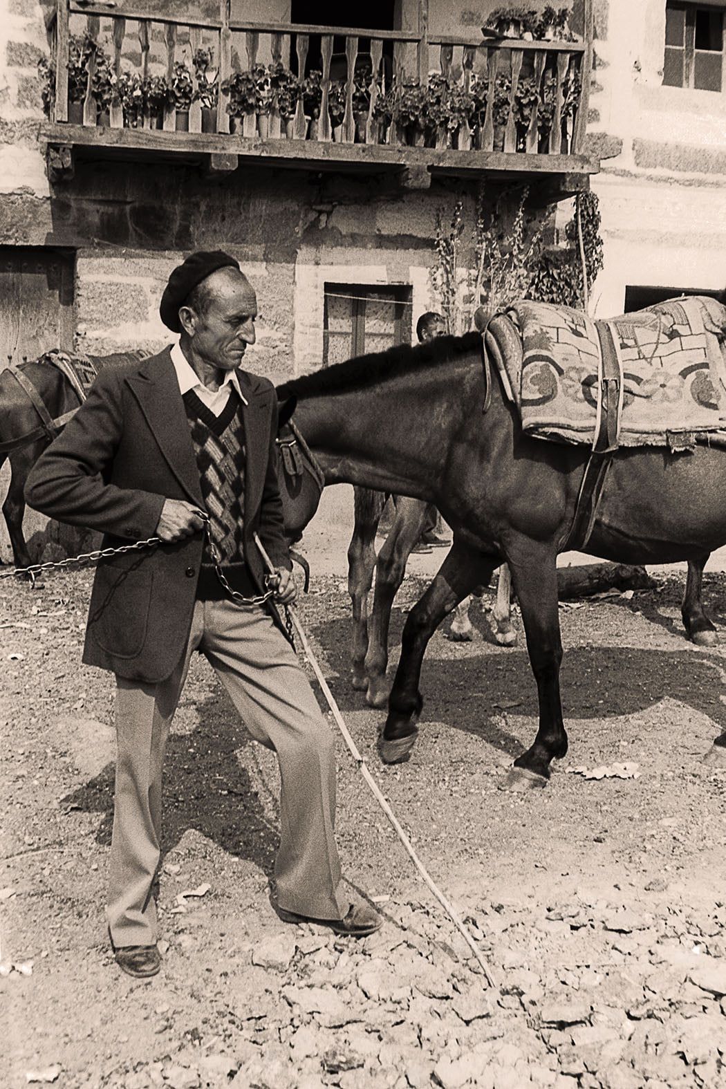 Sr. Saturnino de Santa Eulalia del R�o Negro, Feria de la Carballeda, Rionegro del Puente (Zamora). 1978..jpg