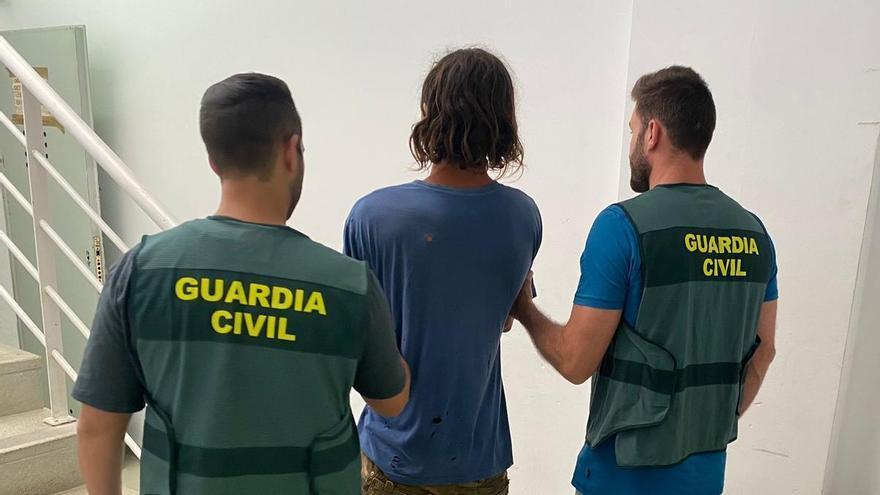 Detenido en Ibiza por retener y torturar a la pareja de su madre y golpear a otra mujer que se negó a mantener relaciones sexuales con él