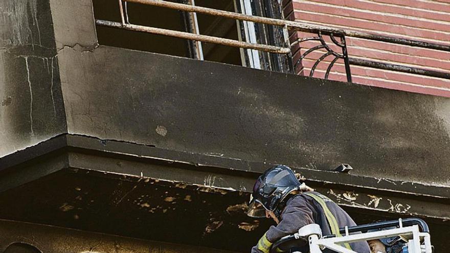 Una joven de 14 años muere en Zaragoza al caer de un quinto piso huyendo de las llamas