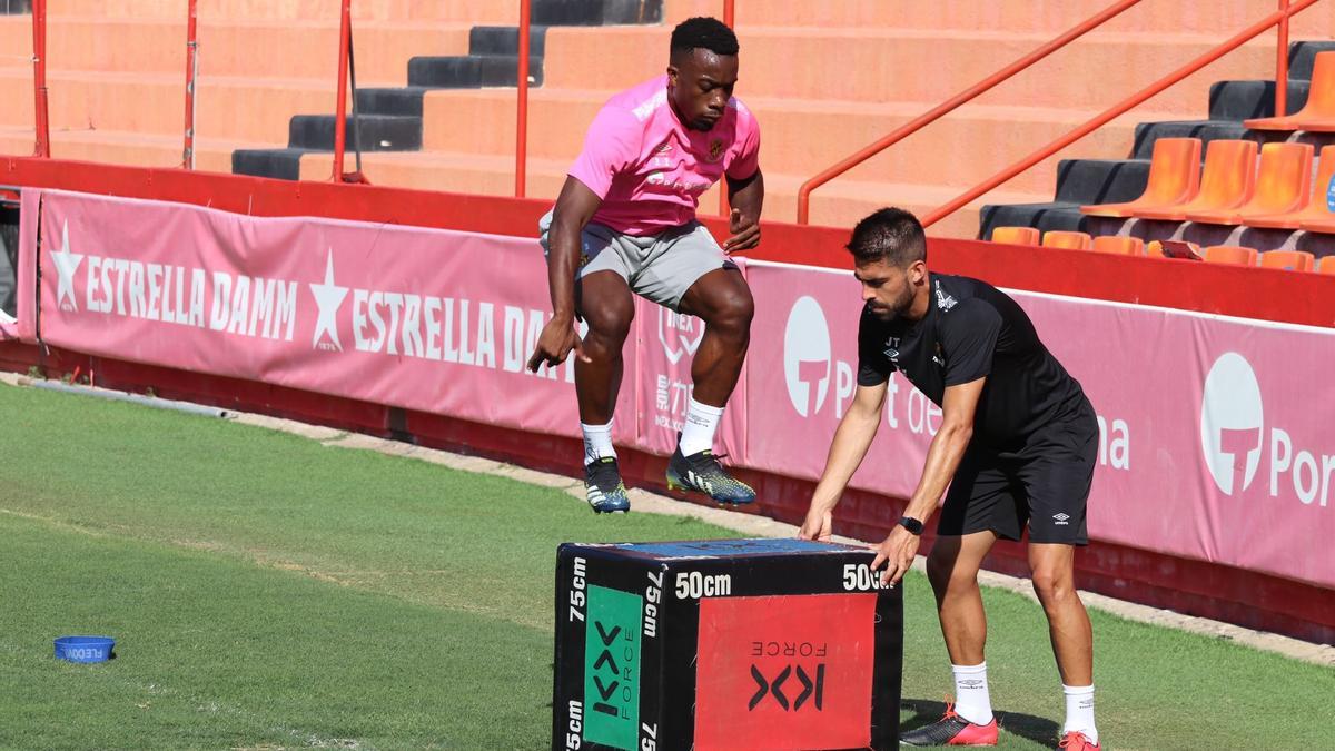 Buyla, en un entrenamiento con el Nástic.