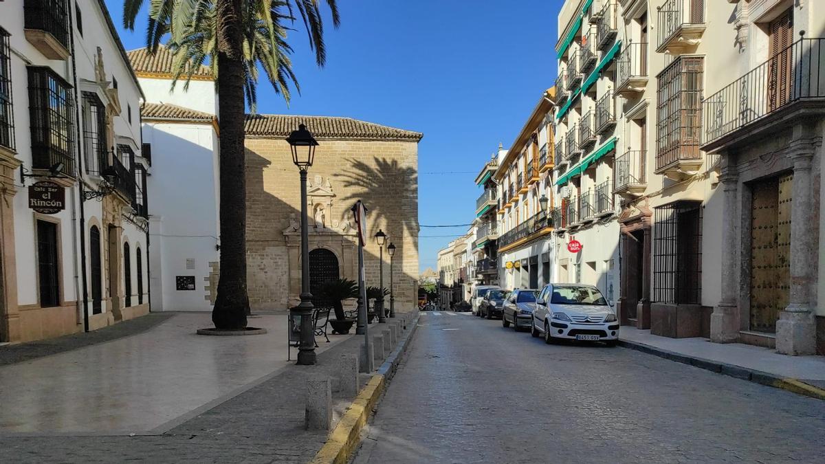 La calle Moralejo, con el convento de Las Descalzas al fondo.