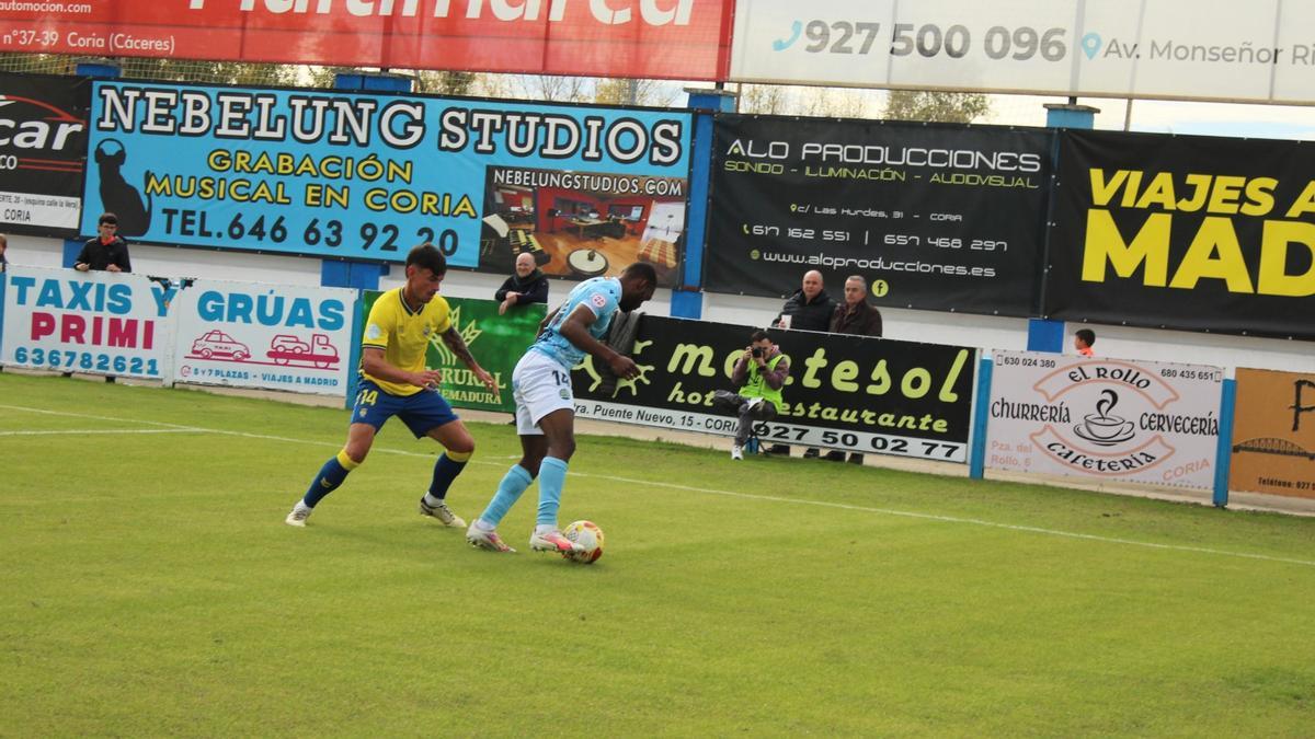 Mba, en la imagen en un partido anterior, no estuvo acertado de cara a puerta.