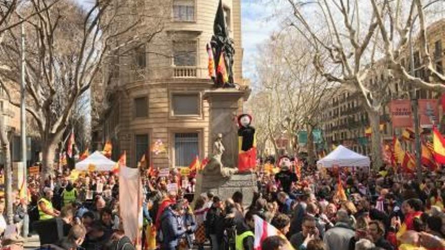 Concentració de la plataforma davant del monument a Rafael Casanova