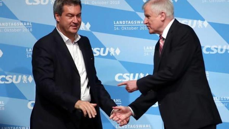 Els líders de la CSU Horst Seehofer (dreta) i Markus Söder