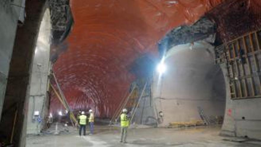 Obras de construcción de las obras de los túneles del AVE en O Espiño.