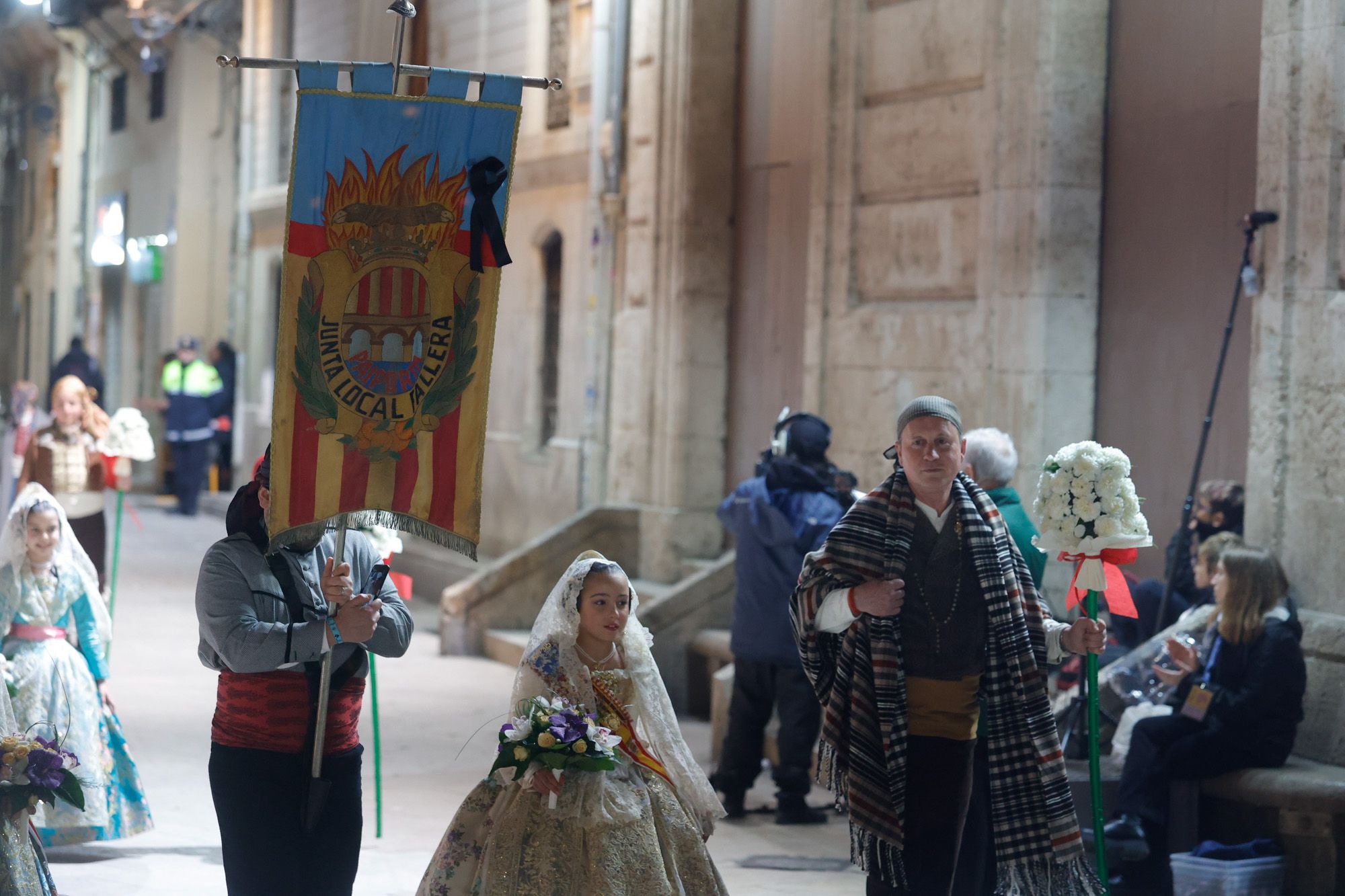 Las comisiones afectadas por la dana, ante la Virgen con crespones