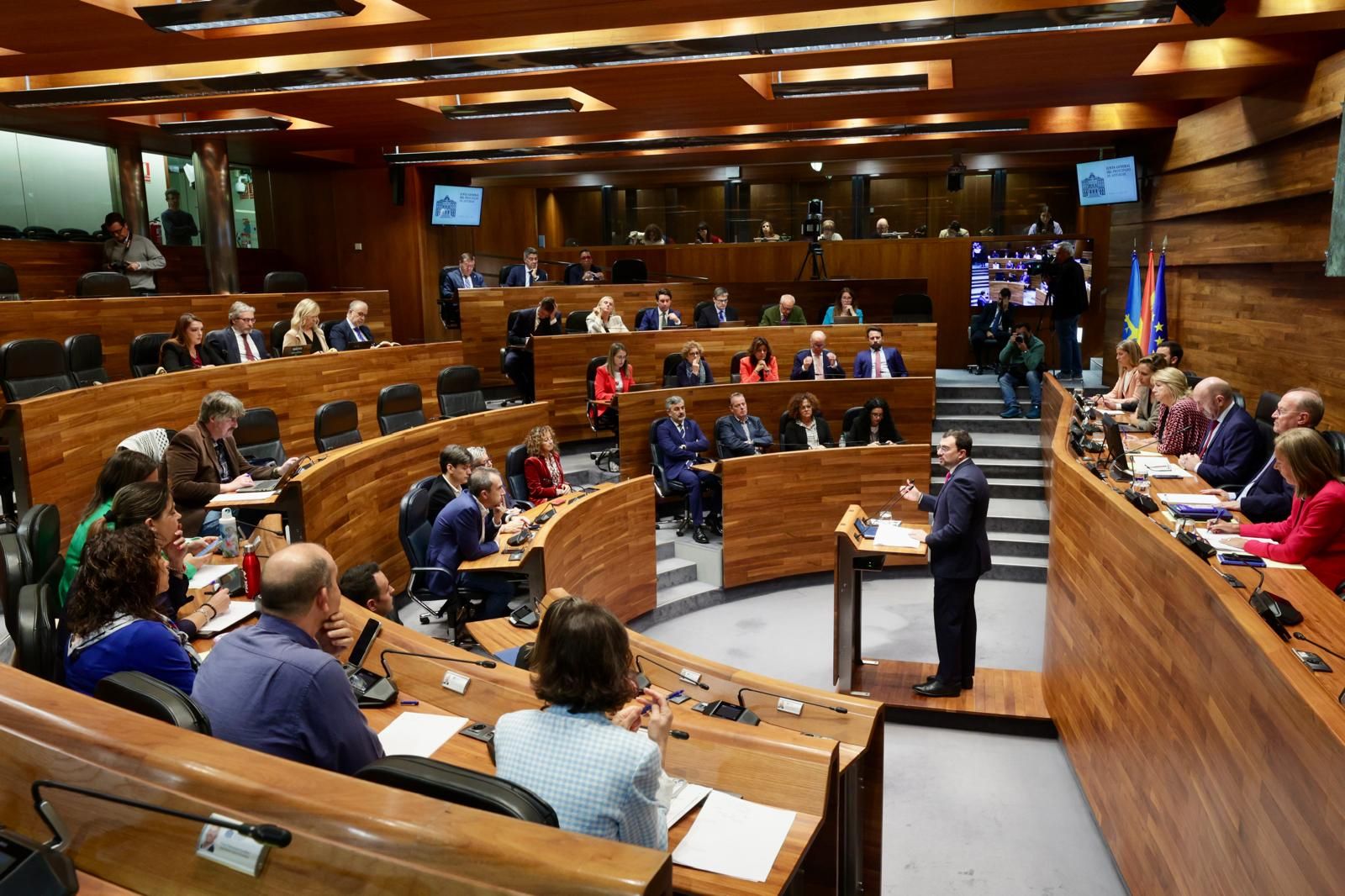 Adrián Barbón en la primera sesión del debate de orientación política 2025