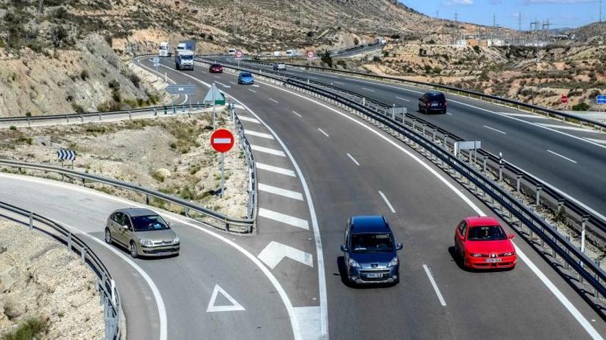 Nuevo accidente en la autovía de Madrid con tres heridos al chocar un camión y 2 coches