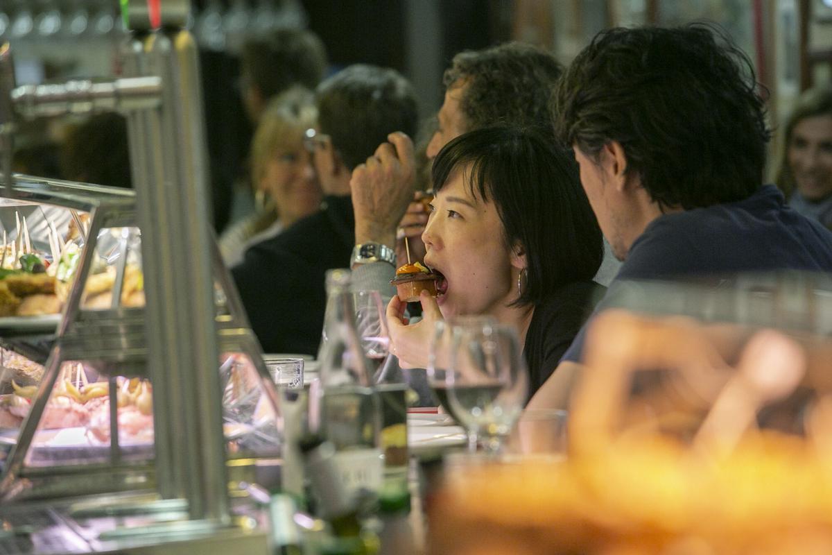 Catalunya i Euskadi segellen una aliança turística entorn de la gastronomia: la fusió del ‘pintxo’ i el pa amb tomàquet