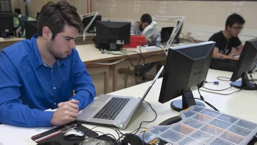 Alumnado de la provincia en los recientes campeonatos autonómicos &quot;skill&quot; de Formación Profesional