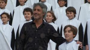 Sergio Dalma interpreta ’Em dónes força’, junto a la Escolania de Montserrat y la Capella de Música.