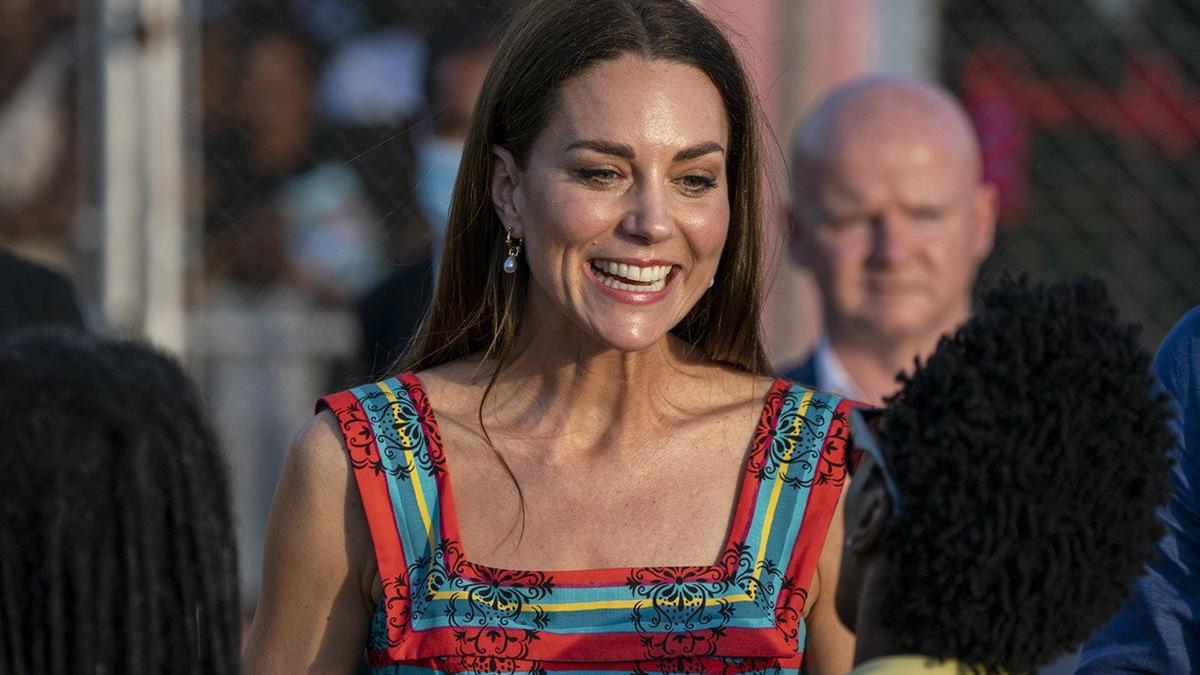 Kate Middleton en Jamaica con vestido de colores