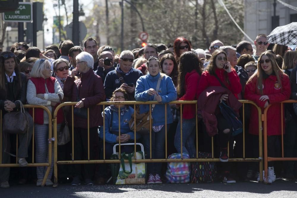 Búscate en la mascletà del 8 de marzo