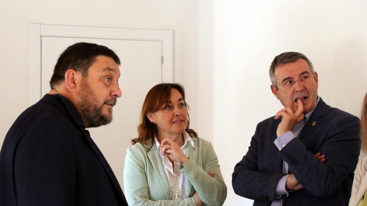 La consellera Paneque con el alcalde de Vilademuls