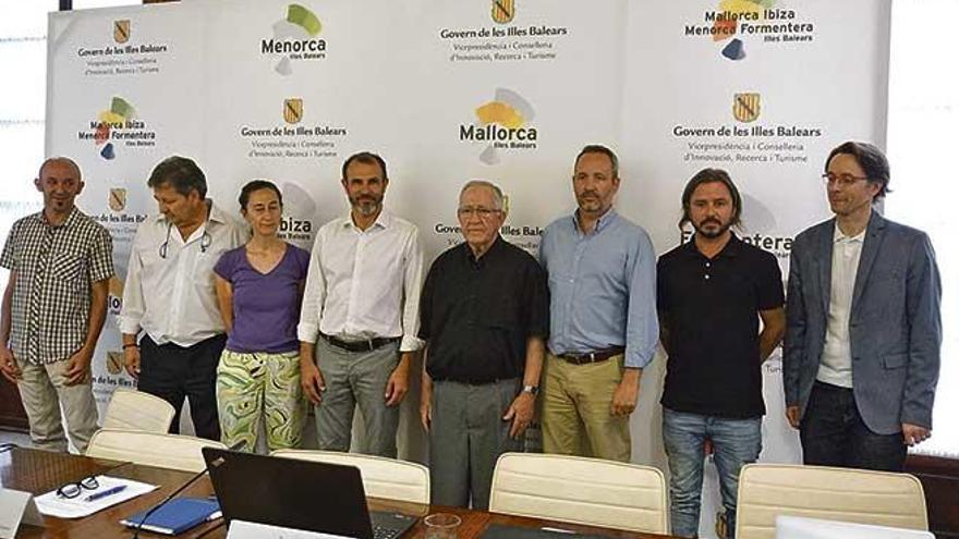 Biel Barceló y Pere Muñoz, ayer con representantes de entidades patrocinadas.