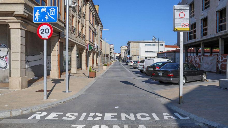 Cañón califica la zona residencial de A Illa de «trampa» para los turistas