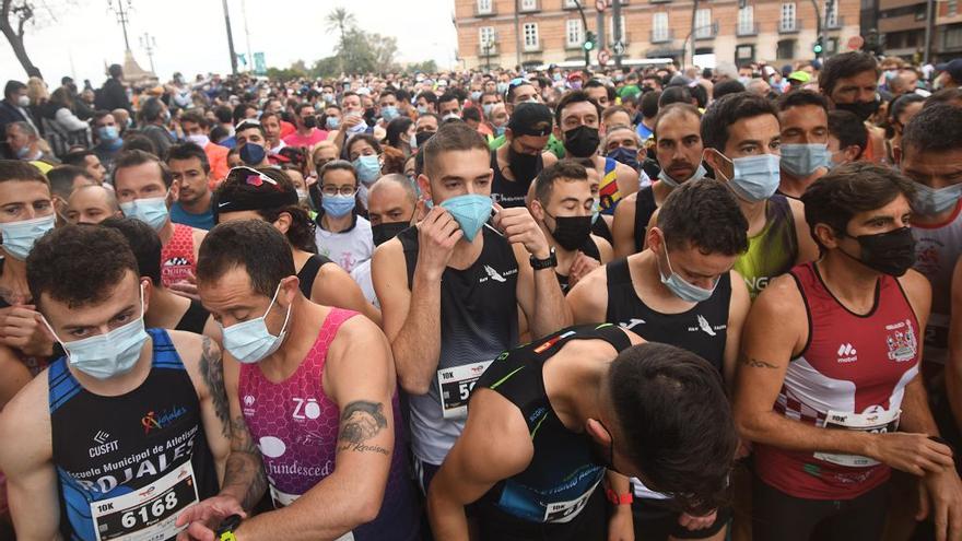 La salida del 10K en la TotalEnergies maratón de Murcia