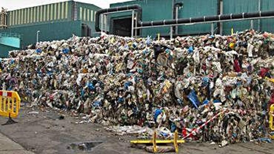 Basura acumulada en Nostián.