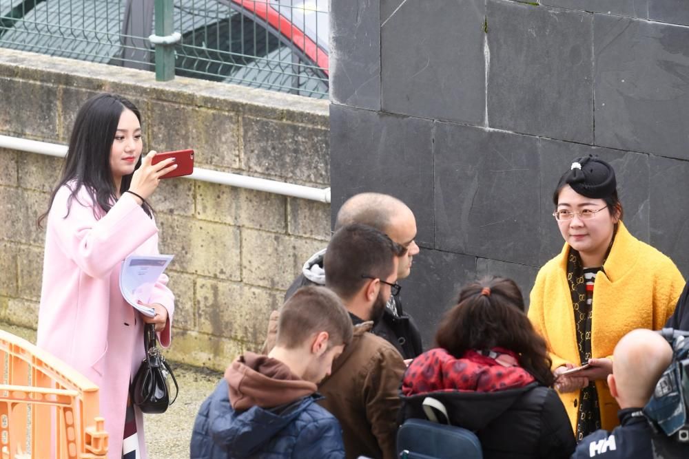 Emisarias chinas visitan al Deportivo en Abegondo