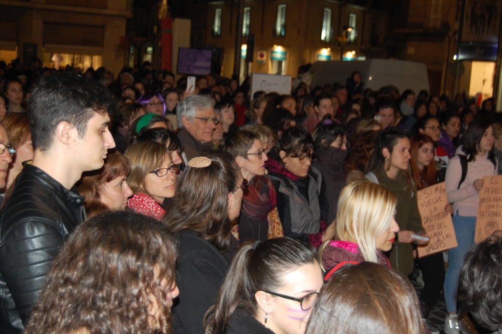 Multitudinària manifestació feminista a Figueres