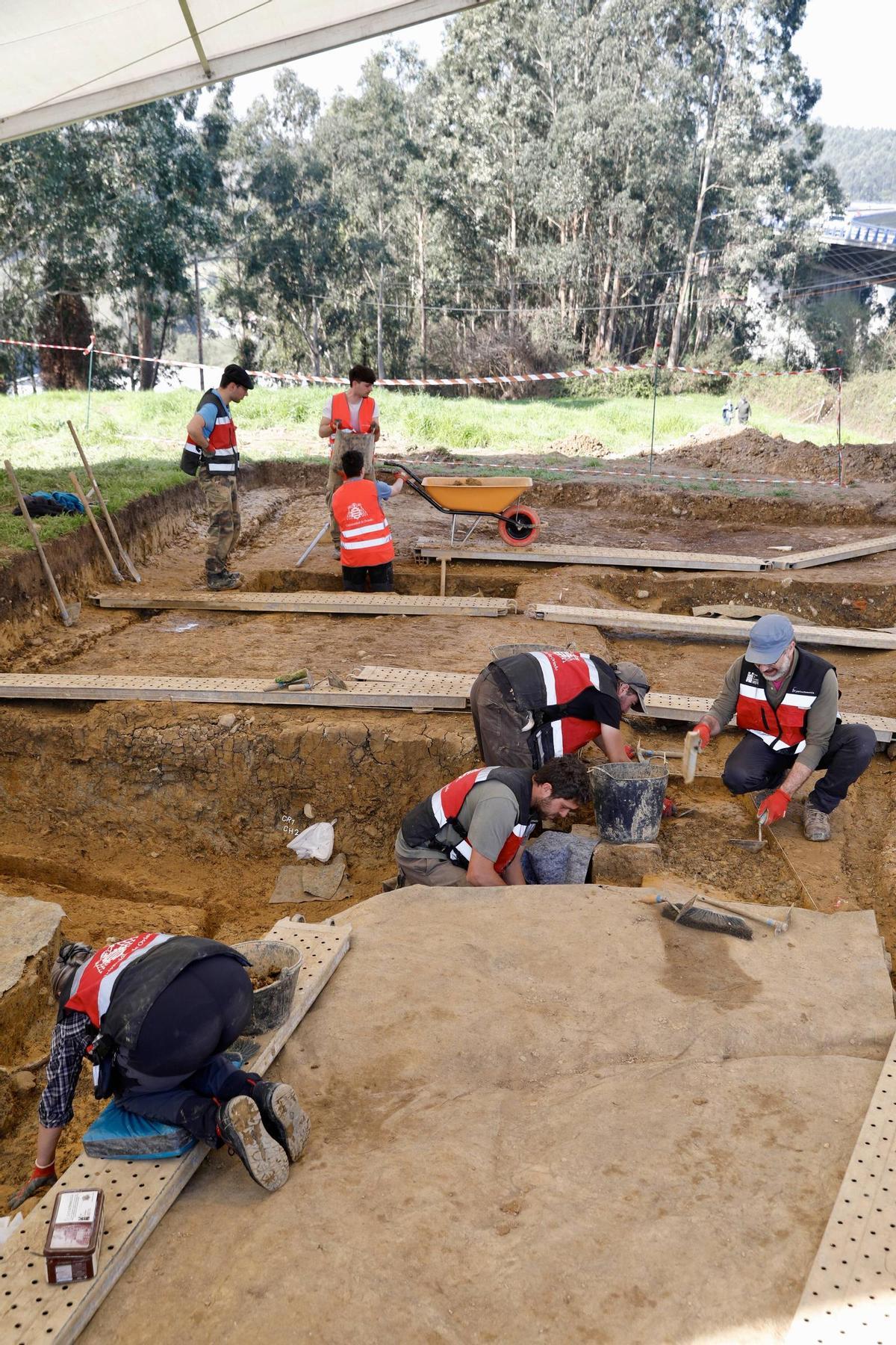 EN IMÁGENES: Hallan los restos de al menos seis víctimas en la fosa común de La Lloba