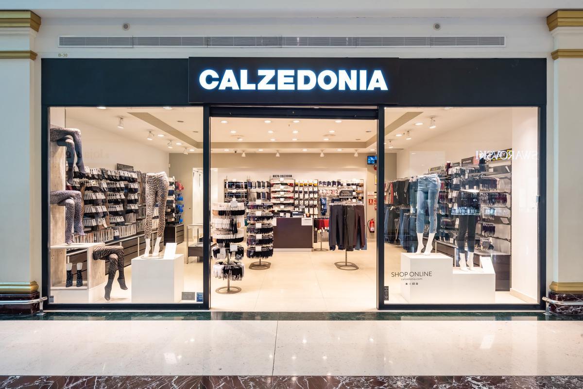 Calzedonia es una de las firmas habituales en los centros comerciales.