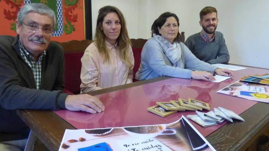 Luis Manuel Flórez, Patricia Villagrá, Natividad Álvarez y Juan Maravall, ayer en la Pola.