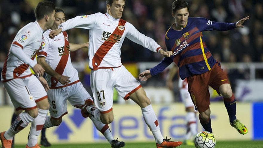 Diego Llorente está muy cerca de ser cedido al Málaga CF, tras jugar este curso en el Rayo Vallecano y medirse al Barça de Messi.