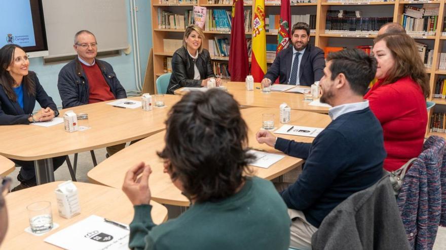 Ayuntamiento y Comunidad intervendrán en Santa Lucía para combatir el absentismo