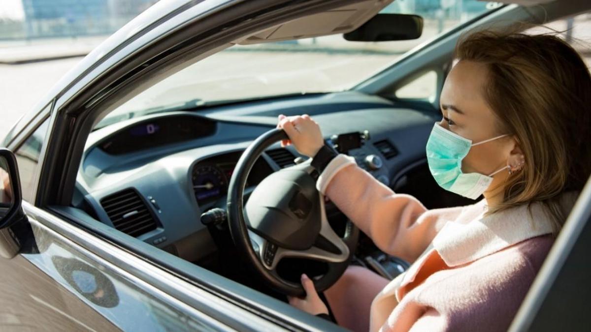 En busca de conductores que no lleven mascarilla en el coche