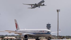 Aviones despegando y aterrizando en el aeropuerto de El Prat de Barcelona.