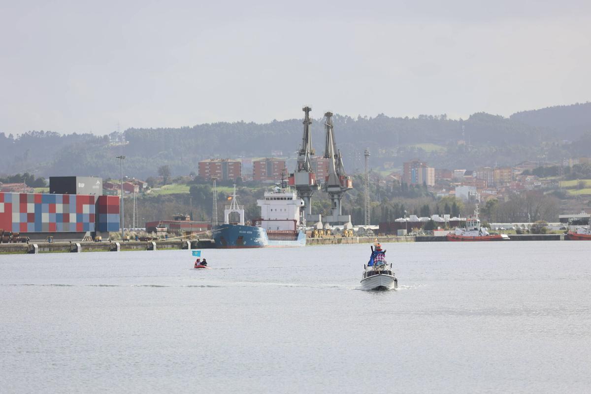 En imágenes: El desembarco de la Sardina abre el Antroxu de Avilés