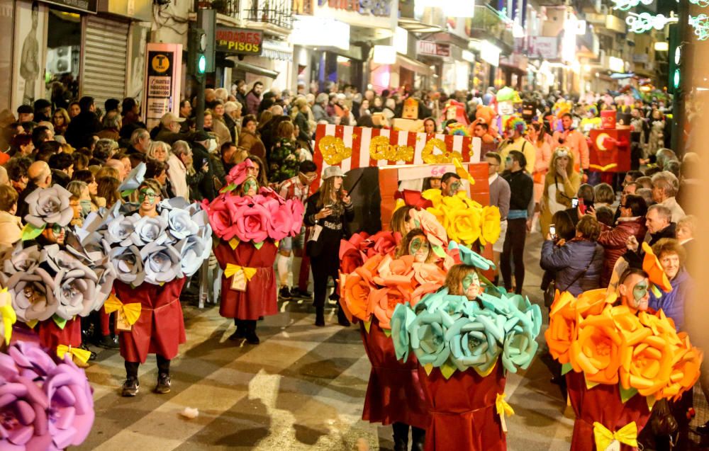 El Carnaval llena Benidorm de disfraces