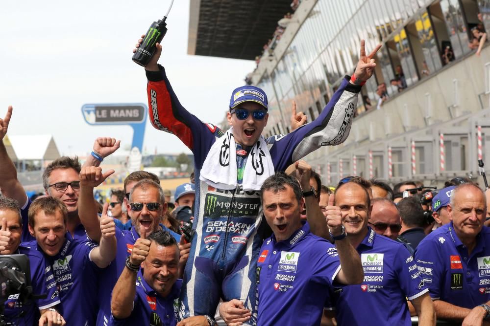 Jorge Lorenzo conquistó la victoria en Moto GP, por delante de Rossi y Viñales. En Moto 2 ganó Alex Rins y en Moto 3 el sudafricano Binder,