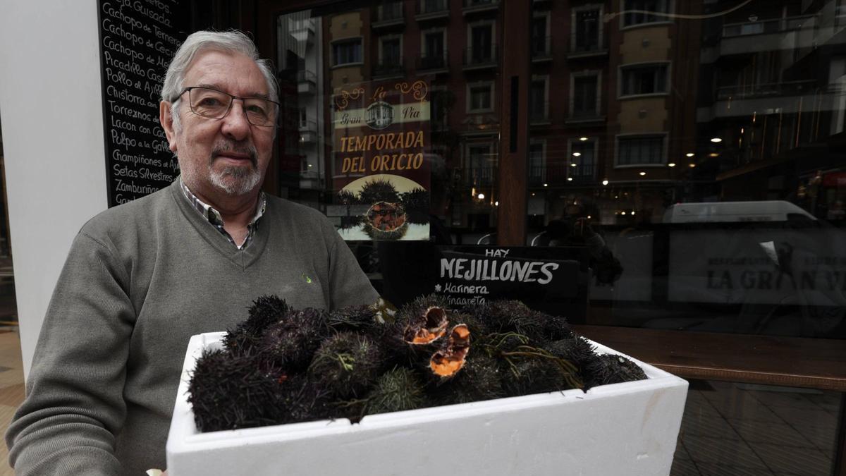 Los primeros oricios asturianos llegan a los restaurantes de Oviedo: "La gente llamaba todos los días preguntando"