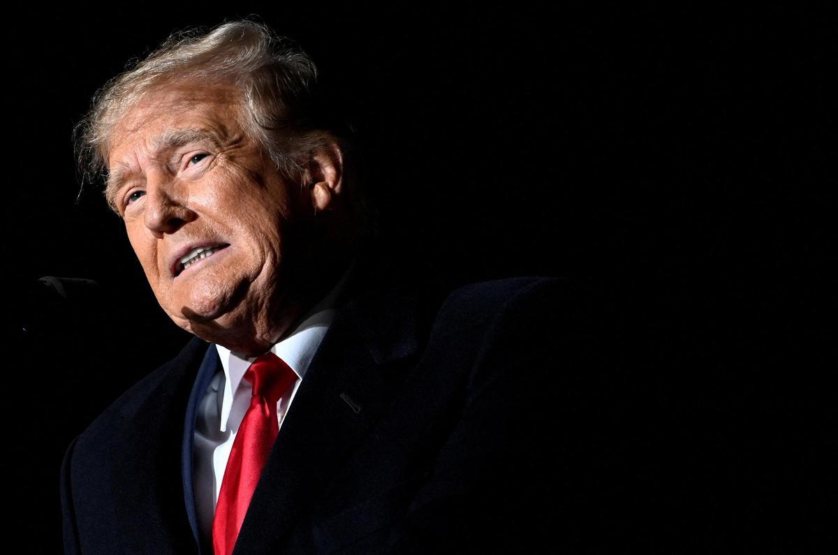 El gran jurat que va investigar la ingerència electoral de Trump i els seus aliats a Geòrgia recomana imputar almenys un testimoni per perjuri El gran jurat que va investigar la ingerència electoral de Trump i els seus aliats a Geòrgia recomana imputar almenys un testimoni per perjuri