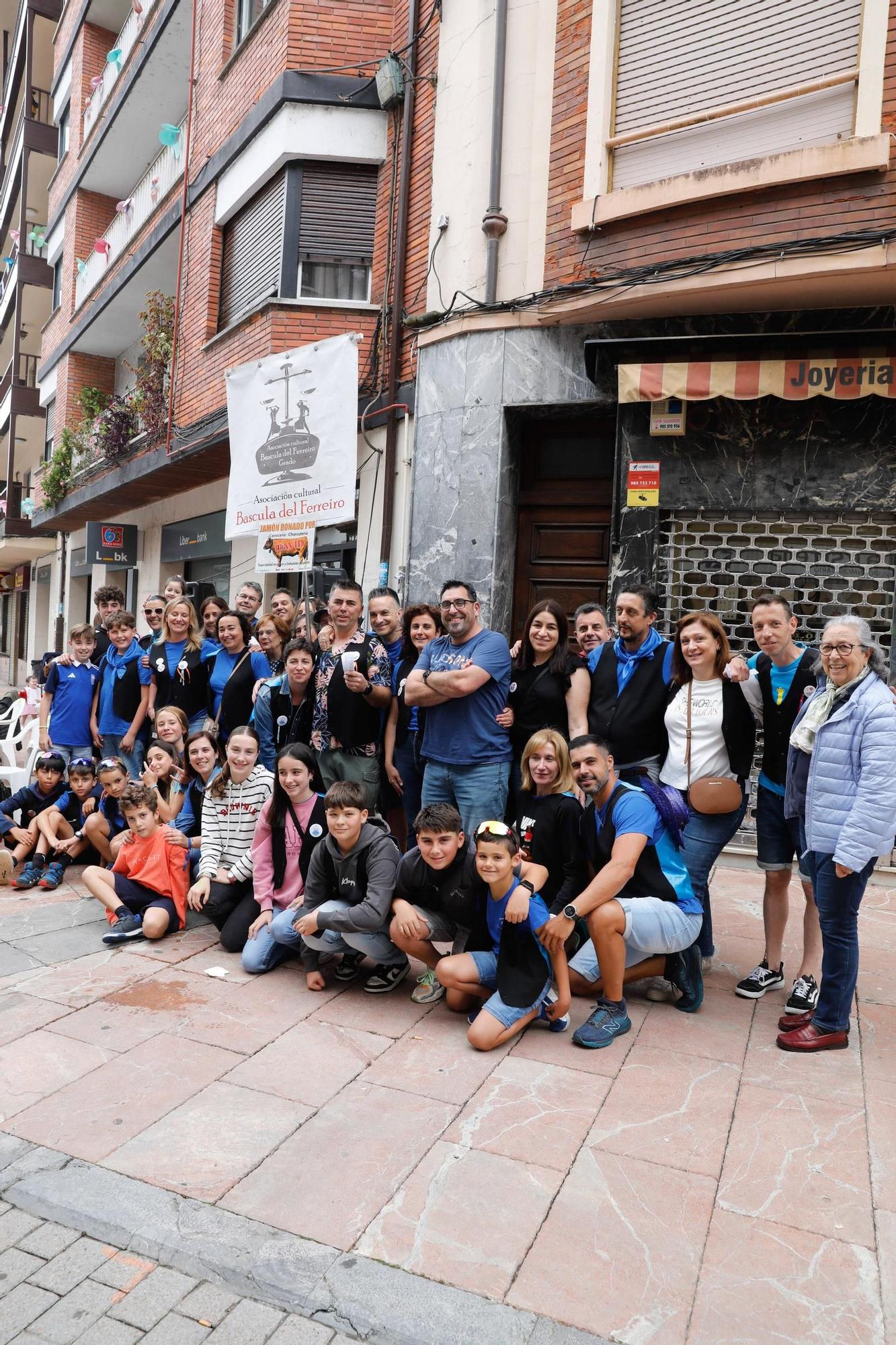 Grado abre boca para Santiago con la comida en la calle