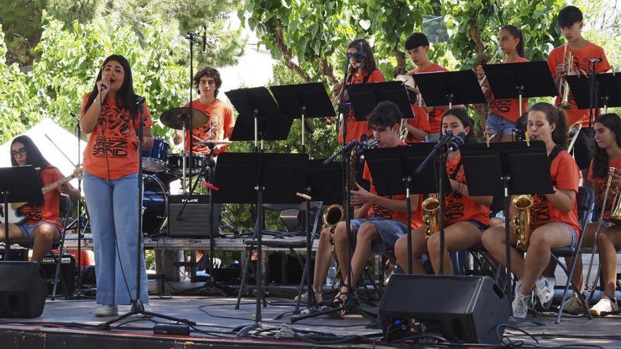 La primera edició del Festival Festeig al Passeig Jazz Band acaba amb una matinal de concerts a Súria