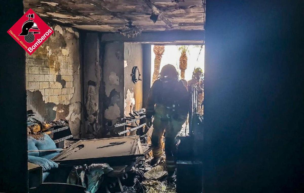 El fuego ha calcinado totalmente el piso