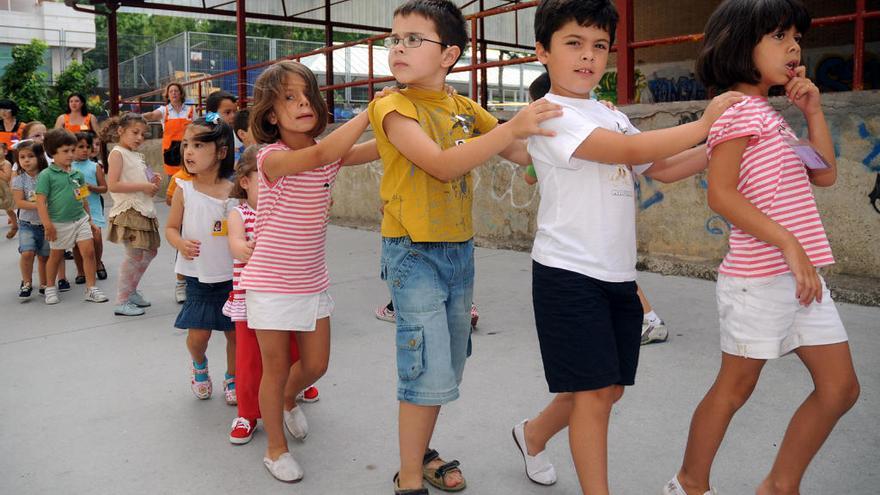 Niños en un jornada de &quot;Ludoverán&quot;. // R. Vázquez