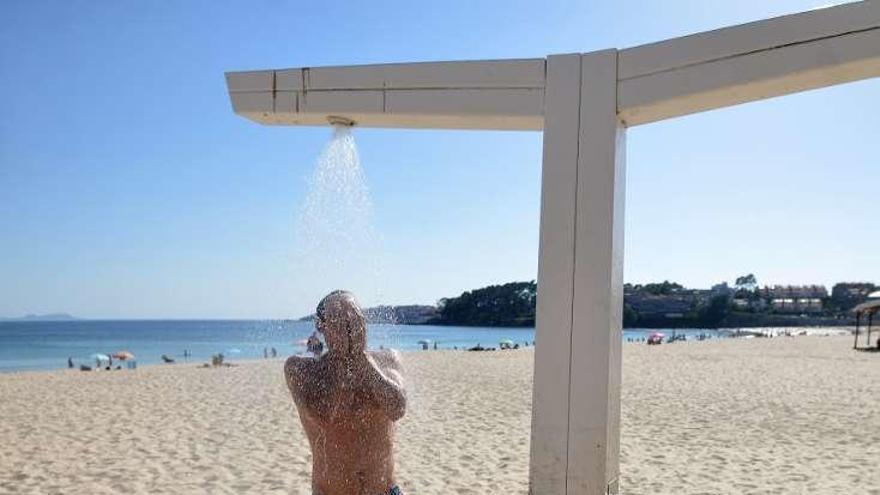 El Concello recomienza un uso responsable de las duchas en las playas ante  la escasez de agua - Faro de Vigo