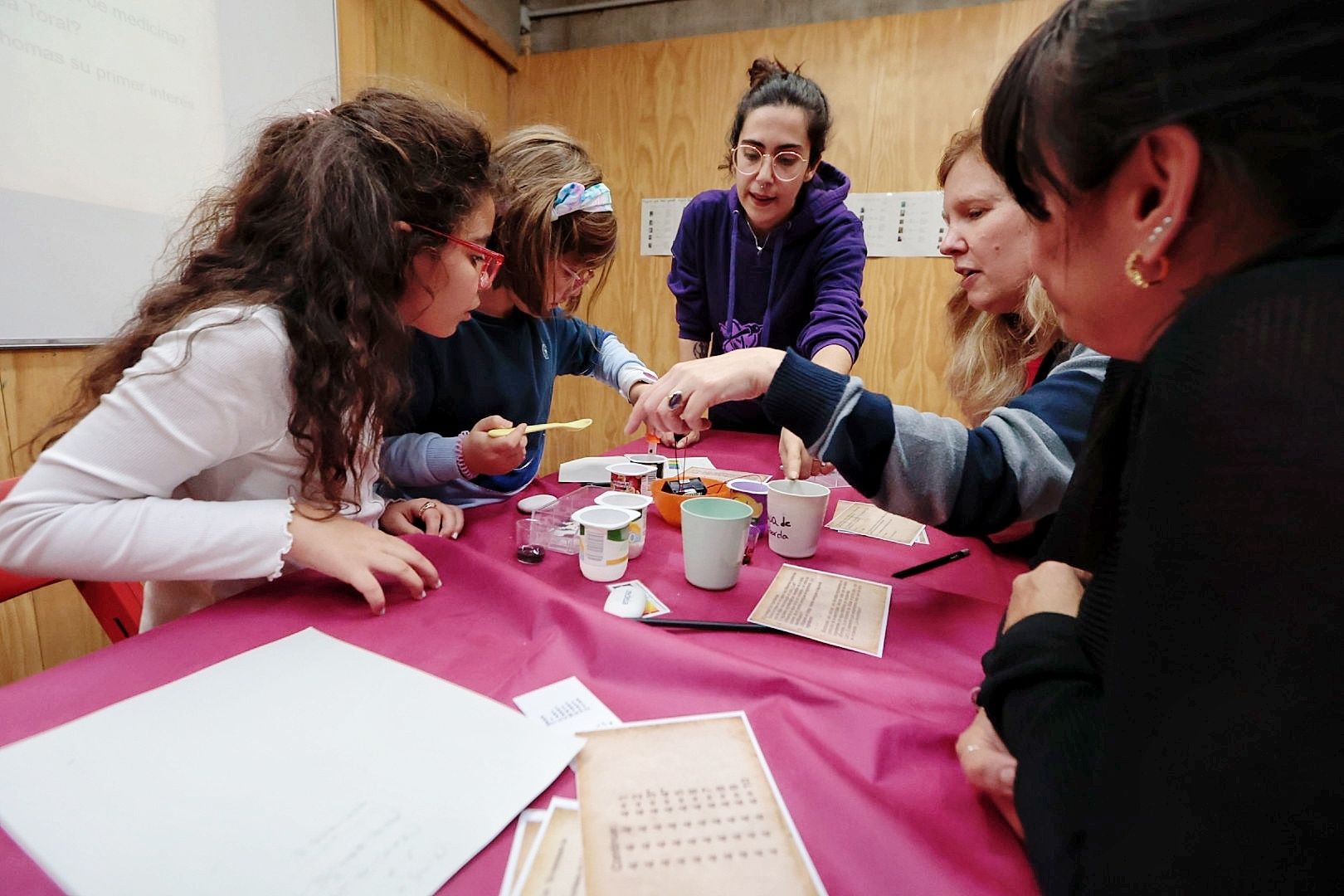 Talleres científicos en el Museo de la Ciencia y el Cosmos.