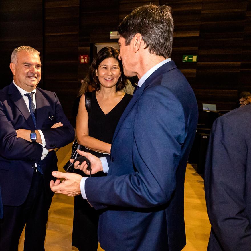 Fernando Canós, subdirector General- Director Territorial Este Banco Sabadell, y Yolanda Pérez, directora de BStartup en la entidad, con Andrés Sánchez, gerente general Prensa Ibérica en la C. Valenciana.