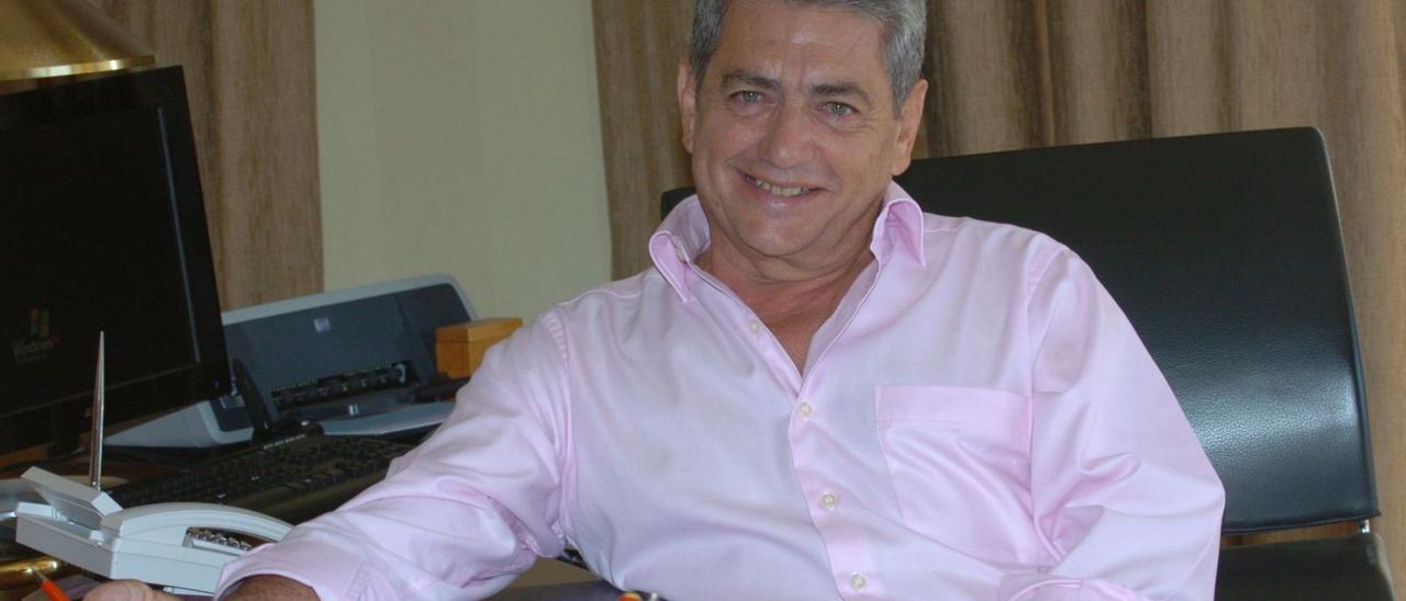 Antonio Armas Fernández, en su despacho en 2008. | | JUAN GREGORIO