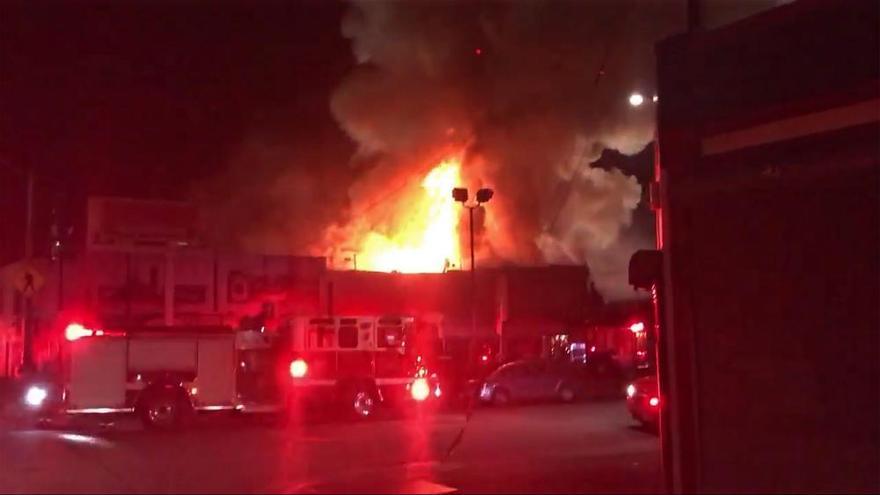Espectacular incendio en Oakland